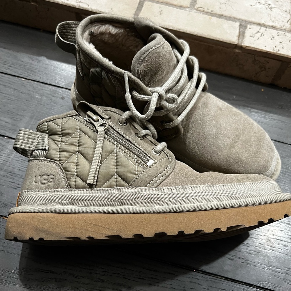 Ugg Chukka sz 9 boots